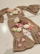 Load image into Gallery viewer, MyDaria Floral pants set
