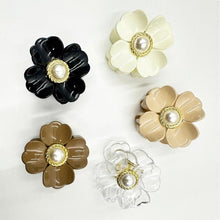 Load image into Gallery viewer, Pearl Flower Hair Clip

